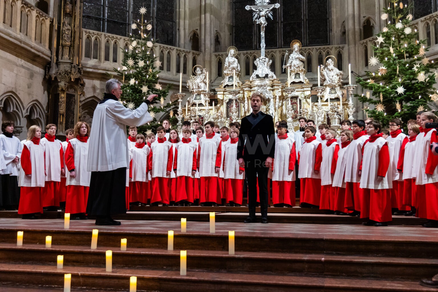 NEUMARKT IN DER OBERPFALZ - 🎄 Weihnachtskonzert am Mittwoch (03.12.2025) um 19:30 Uhr! Regensburger Domspatzen mit Star-Bariton Benjamin Appl! 🎵