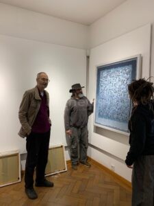 SCHROBENHAUSEN - 🎨 Künstlergespräch & Matinée zur Sig Fabig-Ausstellung: Freier Eintritt, Rundgang & Dialog am 19.10. im Pflegschloss! 🖼️