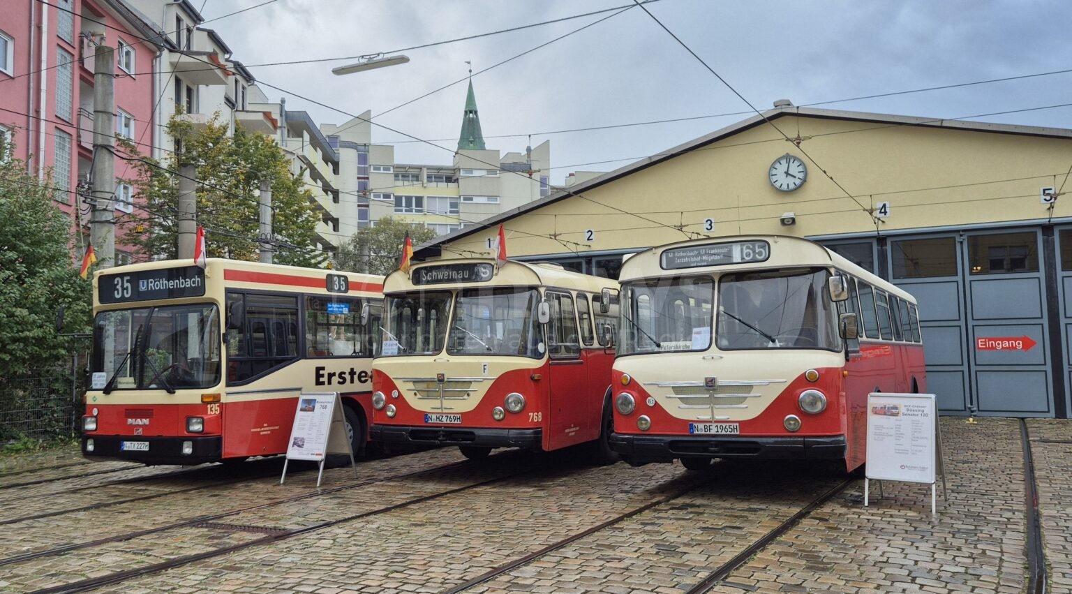 NÜRNBERG - 🚌 Erlebniswochenende im Straßenbahndepot: Heute Oldtimerbusse und Rundfahrten, morgen Youngtimer-Sonderfahrten und Entdeckertour! 🚋