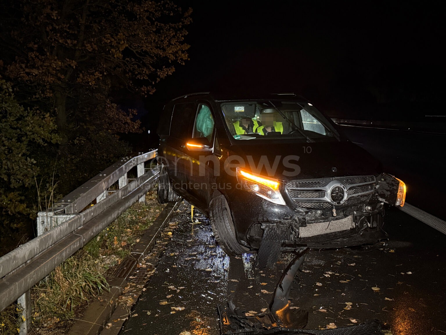 Zwei Mal gegen Leitplanken geschleudert: Rosenheimer (48) verliert auf regennasser A9 Kontrolle ĂŒber Mercedes - tennews ROHRBACH - đ Kontrolle auf regennasser A9 am Montag (27.10.2025) verloren! Mercedes schleudert zwei Mal gegen Leitplanken - 20.000 Euro Schaden! đ„