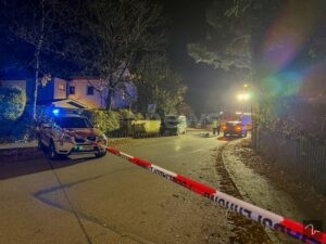 UNTERHACHING - 💔 Tragischer Verkehrsunfall am Donnerstag (30.10.2025)! Mann (33) stürzt beim Einsteigen und wird von eigenem Auto erfasst - er erliegt seinen Verletzungen! 🚨