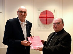 AUGSBURG - 📋 Schockierende Missbrauchsstudie am Donnerstag (30.10.2025) vorgestellt! 77 Täter, 156 Opfer - Verantwortliche versagten in 35% der Fälle! ⚖️