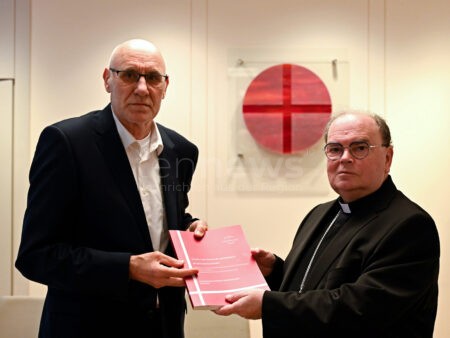 AUGSBURG - 📋 Schockierende Missbrauchsstudie am Donnerstag (30.10.2025) vorgestellt! 77 Täter, 156 Opfer - Verantwortliche versagten in 35% der Fälle! ⚖️