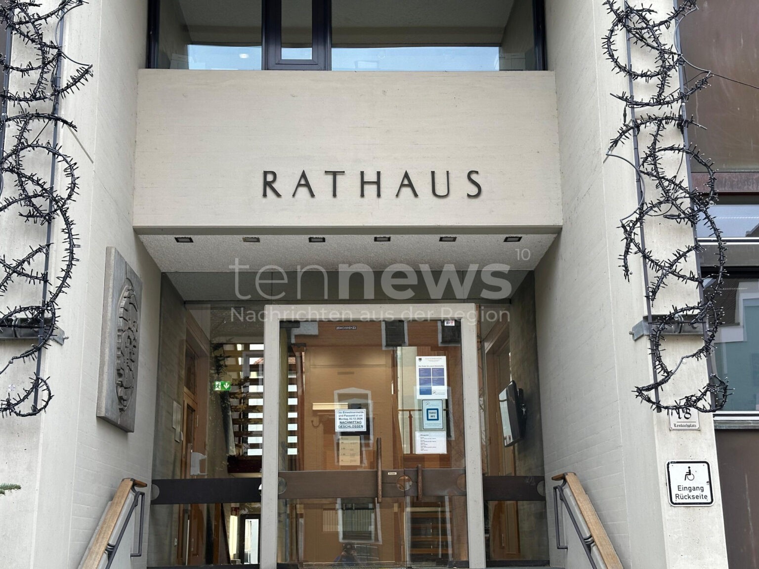 Ganztägige Schulung stoppt Bürgerdienst: Schrobenhausener Rathaus am Mittwoch dicht! - tennews SCHROBENHAUSEN - 🏢 Rathaus wegen Schulung am Mittwoch (22.10.2025) geschlossen! Ämter telefonisch von 8 bis 12:30 Uhr erreichbar! 📞