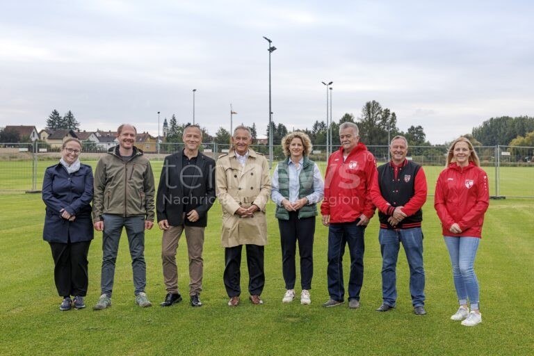 REGENSBURG-SALLERN - Neue Sportanlage am Regen nach 15 Monaten fertig! Vier Plätze ab Frühjahr verfügbar - 1,4 Millionen Euro investiert!