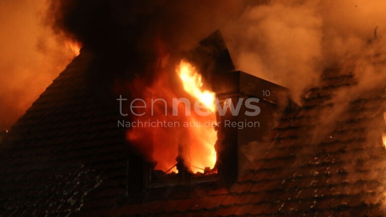 MÜNSING - 🔥 Großbrand am Samstagmorgen (11.10.2025)! Zimmerei brennt komplett ab, Anwohner evakuiert - Millionenschaden! 🚒