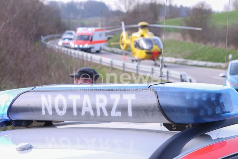 HUNDING - Tödlicher Unfall am frühen Samstagmorgen (25.10.2025)! Mercedes-Fahrer (23) aus Fahrzeug geschleudert und stirbt trotz Reanimation!
