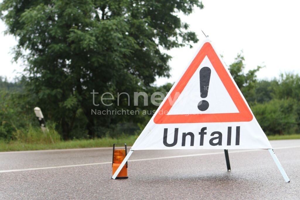 Ausweichmanöver endet mit Crash: Fahrer touchiert zwei Sattelzüge! - tennews SCHWABACH - 🚗 Unfall am Dienstagmorgen (07.10.2025) auf A 6! Ausweichmanöver endet mit Crash - Fahrer touchiert zwei Sattelzüge! 💥