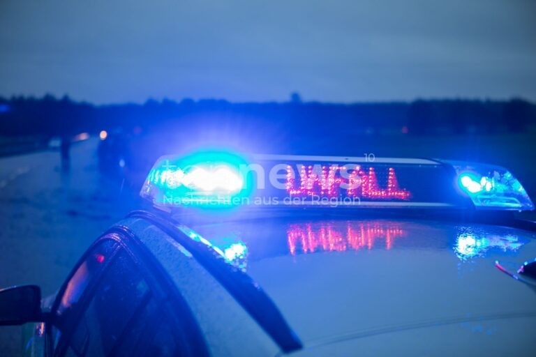 EITENSHEIM - 🚗 Unfall nach Vorfahrtsmissachtung am Montagmorgen (06.10.2025) auf B13! Audi landet im Straßengraben, Fahrer (37) leicht verletzt! 🚑