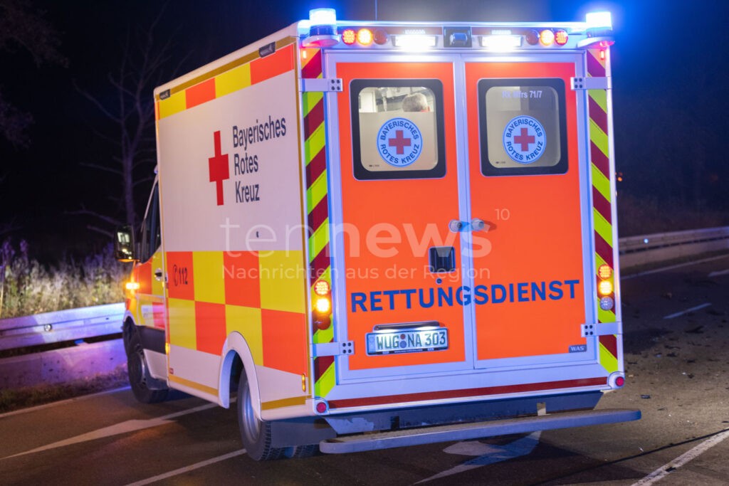 Audi überschlägt sich mehrfach: Zwei 18-Jährige verletzt - Eine davon schwer! - tennews GROSSMEHRING - 🚗 Unfall am Sonntag (05.10.2025) am Güsselberg! Audi überschlägt sich mehrfach - zwei 18-Jährige verletzt, eine Person davon schwer! 🚑