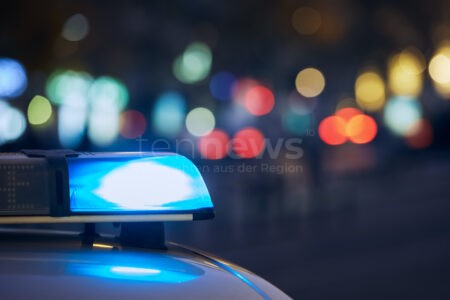 SCHWARZACH - 👀 Zwei unbekannte Männer nähern sich am Mittwoch (22.10.2025) Kindern (10, 11) in Straubinger Straße! Schüler reagieren vorbildlich! 🚨