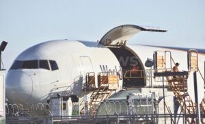 HONGKONG - ✈️ Boeing 747 stürzt am Montag (20.10.2025) nach Landung ins Meer! Kollision mit Flughafenfahrzeug - zwei Tote! 💥