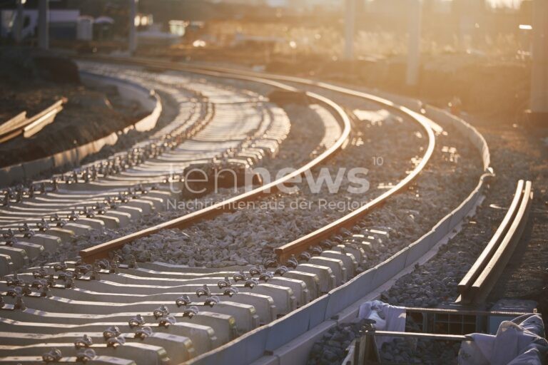 AUGSBURG - 🚧 Bauarbeiten der DB InfraGO vom Samstag, 25., auf Sonntag, 26. Oktober 2025! Schienenersatzverkehr zwischen Augsburg und Landsberg! 🚌