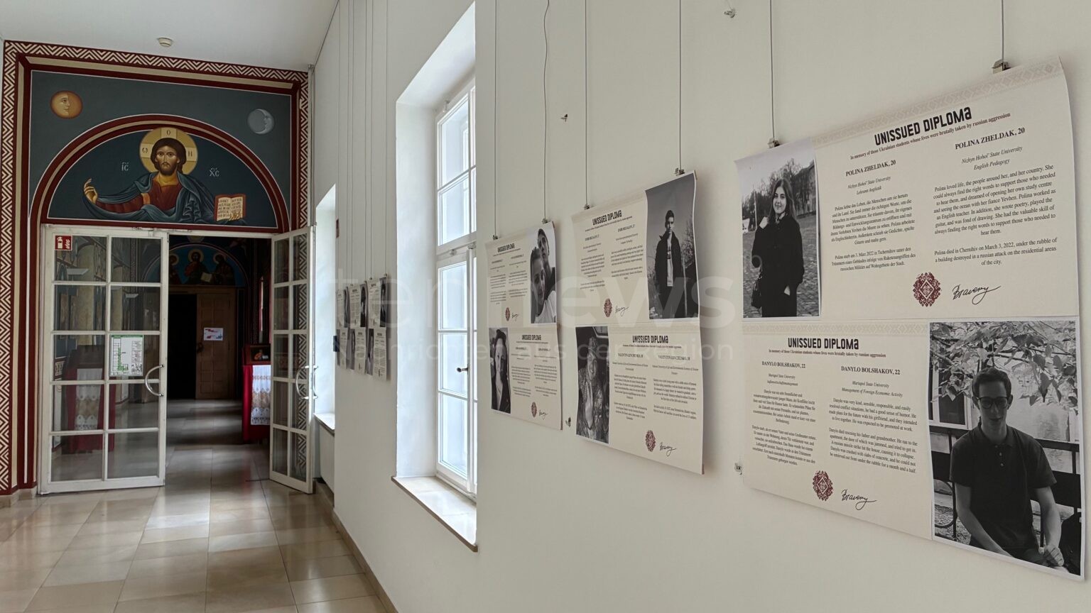 EICHSTÄTT - 📖 Ausstellung "Unissued Diplomas" ab Mittwoch (15.10.2025)! Porträts getöteter ukrainischer Studenten im Collegium Orientale! 🕯️