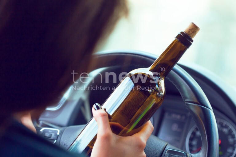 SCHROBENHAUSEN - 🍺 Kontrolle in der Nacht auf Samstag (11.10.2025) offenbar Alkohol am Steuer! Polizei stoppt Autofahrerin (62) mit über 0,8 Promille! 🚔