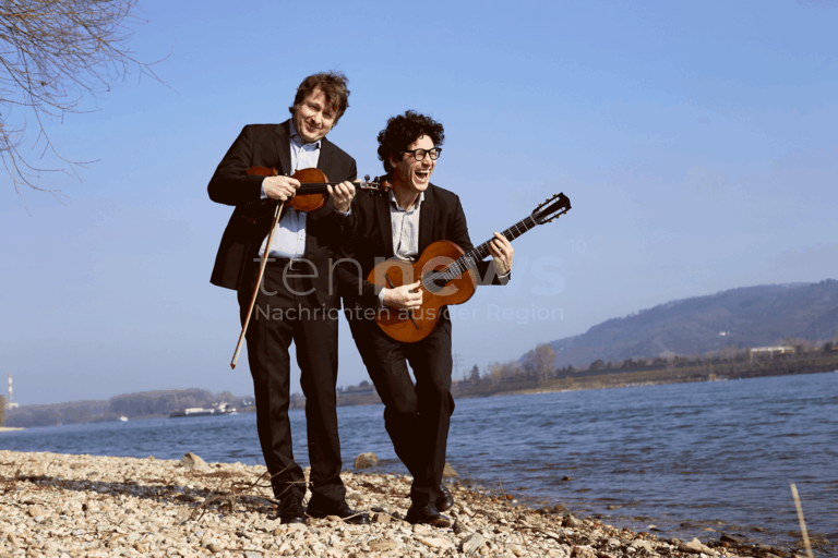 SCHROBENHAUSEN - 🎻 Die Strottern bringen am Sonntag (19.10.2025) das Wienerlied zum Kulturherbst ins Herzog-Filmtheater – Weltmusik, Humor und Wiener Flair! 🎶