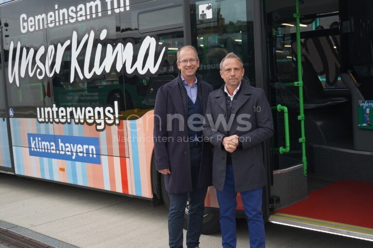 FÜRTH - 🚌 Klimaschutz auf Rädern: Glauber weiht am Mittwoch (08.10.2025) neuen Elektrobus ein! Klimastreifen-Design zeigt 144 Jahre Erderwärmung! 🌡