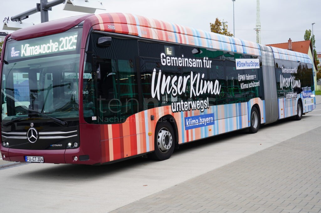 Rollender Botschafter für Klimaschutz: Fürth bekommt Elektrobus mit eindrucksvollem Klimastreifen-Design - tennews FÜRTH - 🚌 Klimaschutz auf Rädern: Glauber weiht am Mittwoch (08.10.2025) neuen Elektrobus ein! Klimastreifen-Design zeigt 144 Jahre Erderwärmung! 🌡️