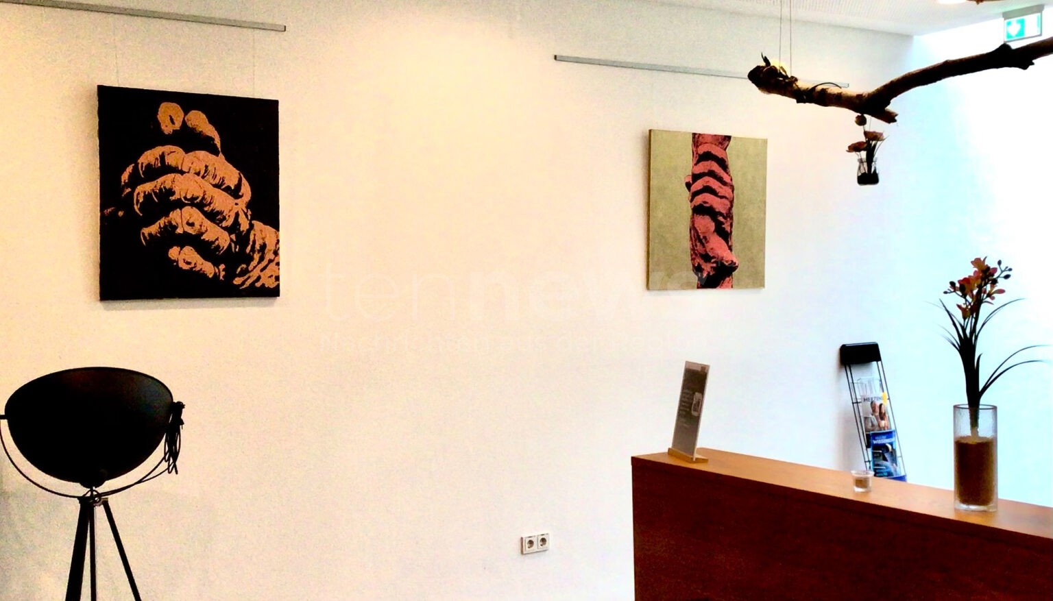 NÜRNBERG - 🎨 Neue Kunstausstellung im Langwasserbad! Werke der Chroma Omada Gruppe in Sauna-Ruheraum - Bilder auch käuflich zu erwerben! 🖼️