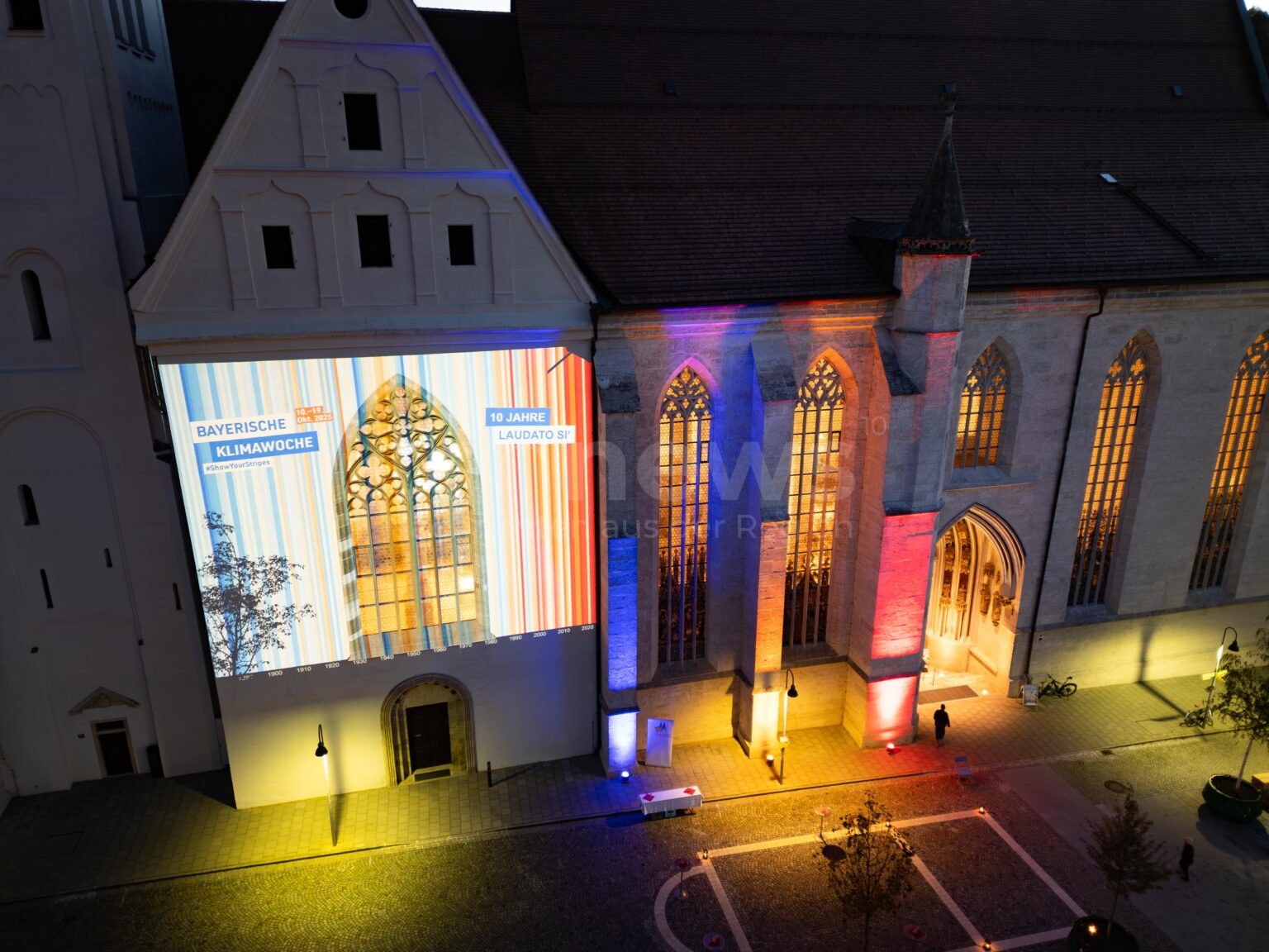 EICHSTÄTT - ⛪ Besonderer Gottesdienst am Samstag (18.10.2025)! Dom erstrahlt in Klimastreifen zur Schöpfungsbewahrung! 🌍