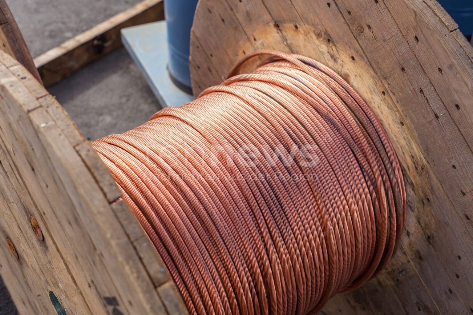 Dreiste Kabel-Diebe schlagen zu: 150 Kilo Elektrokabel geklaut - tennews OBERSTREU - ⚡ Großer Diebstahl am Dienstag (28.10.2025)! Unbekannte stahlen 150 kg Elektrokabel - verdächtiger Kastenwagen mit Kölner Kennzeichen! 🚐