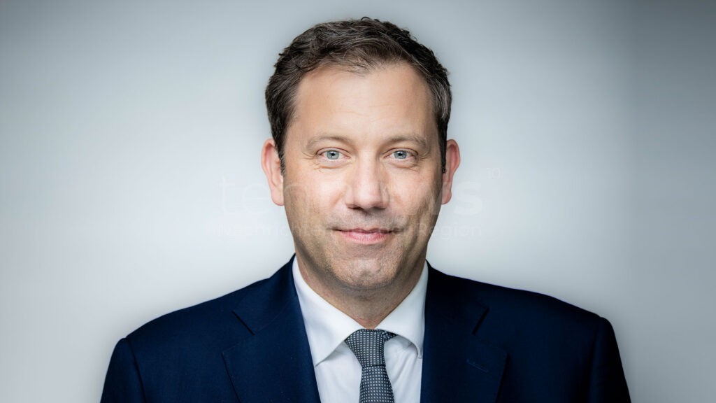 BERLIN - 🎉 Zoll feiert am Mittwoch (08.10.2025) 75-jähriges Jubiläum! Klingbeil kündigt 1.000 neue Stellen und Strategie "Zoll 2030" an! 🚔