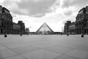 💎 PARIS – Maskierte dringen in Louvre ein: Napoleon-Juwelen gestohlen am Sonntag (19.10.2025), Museum bleibt geschlossen, Ermittlungen laufen. 🚨