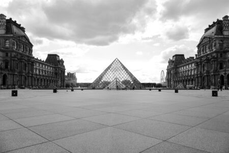 💎 PARIS – Maskierte dringen in Louvre ein: Napoleon-Juwelen gestohlen am Sonntag (19.10.2025), Museum bleibt geschlossen, Ermittlungen laufen. 🚨