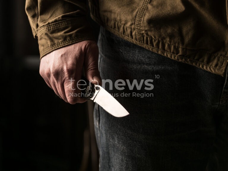 SCHWARZENFELD - 🔪 Blutiger Streit in Bar! Litauer (34) in der Nacht auf Sonntag (12.10.2025) mit Messerstich von hinten verletzt! 🚨