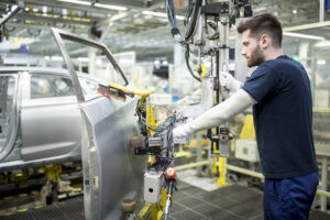 WOLFSBURG - 🚗 Chip-Krise trifft VW am Dienstag (21.10.2025) hart! Produktionsstopp für Golf und Tiguan droht - Tausende Mitarbeiter vor Kurzarbeit! ⚠️