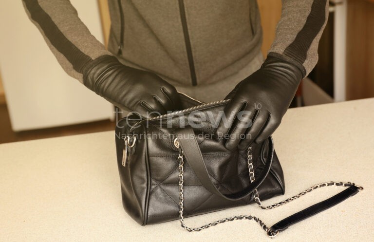 👜 PFRAUNDORF – Mit Zimmeranfrage abgelenkt: Täter stiehlt am Freitag (17.10.2025) Bargeld aus Wohnhaus, Polizei bittet um Hinweise. 🚔