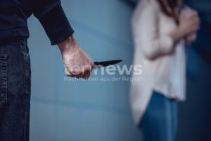 MÜNCHEN - 🔪 Messer-Bedrohung am Mittwoch (29.10.2025) gegen 21:50 Uhr! Mann (40+) bedroht Nachbarn mit Küchenmesser wegen Ruhestörung - Psychiatrie! 🚨