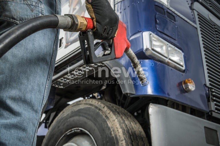 REICHERTSHOFEN - ⛽ Tankbetrug am Montagmorgen (06.10.2025)! Mann zapft Diesel und flüchtet, BMW mit manipuliertem Kennzeichen aufgetaucht! 🚗