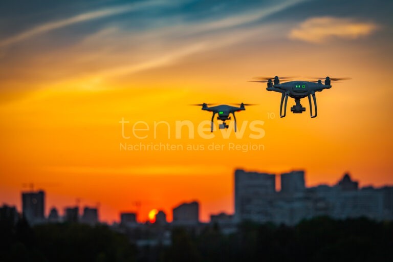 MÜNCHEN - 🚁 Staatsregierung bringt Dienstag (07.10.2025) Drohnenabwehr-Gesetz ein! Bayerische Polizei erhält neue Befugnisse, Drohnenabwehrzentrum geplant 🚔