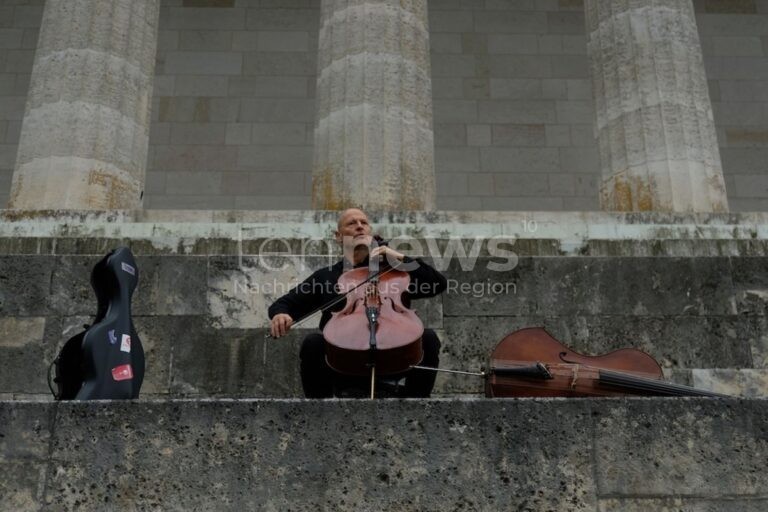 REGENSBURG - 🎵 Quadrofonische Rauminszenierung am 18. und 19. Oktober in der Minoritenkirche! Live-Performance mit Violoncello und Santûr! 🎨