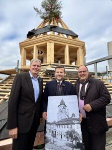 NÜRNBERG - 🏛️ Richtfest für den neuen Volksbad-Turm: Wahrzeichen, Begegnungsort und Symbol für Nürnbergs Zusammenhalt feierlich eingeweiht! 🎉