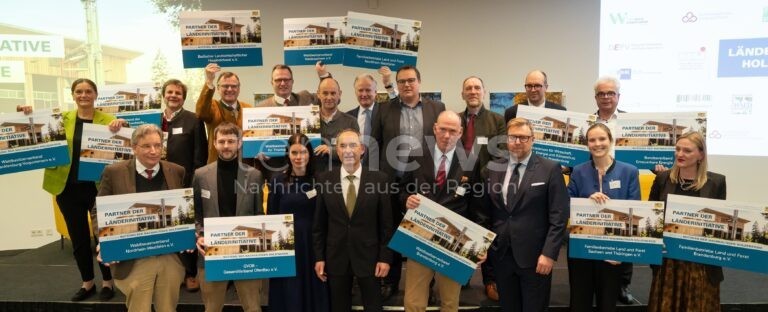 MÜNCHEN - 🌲 Aiwanger begrüßt 17 neue Unterstützer der Holzenergie-Initiative beim Parlamentarischen Abend in Berlin! Großer Erfolg! ⚡