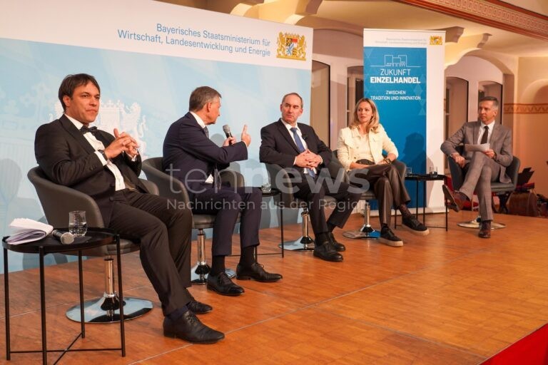 LANDSHUT - 🛍 Aiwanger stärkt lokalen Einzelhandel mit neuen Maßnahmen! Zwölf lange Einkaufsnächte und digitale Kleinstsupermärkte! 🏪