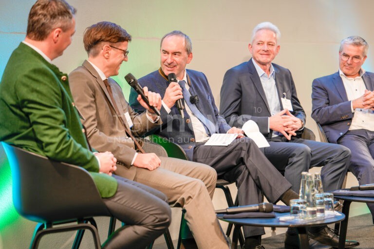 MÜNCHEN - ⚡ Aiwanger feiert zehn Jahre BEEN-i! Über 800 Unternehmen in Bayern setzen erfolgreich auf Energieeffizienz und sparen Kosten! 🏭