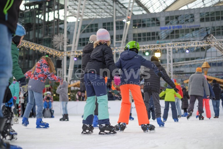 MÜNCHEN - 🎄 25. Weihnachtsmarkt am Flughafen ab Freitag (14.11.2025)! 600 qm Eisfläche, Wunschbaum-Aktion und 40 Stände! ⛸