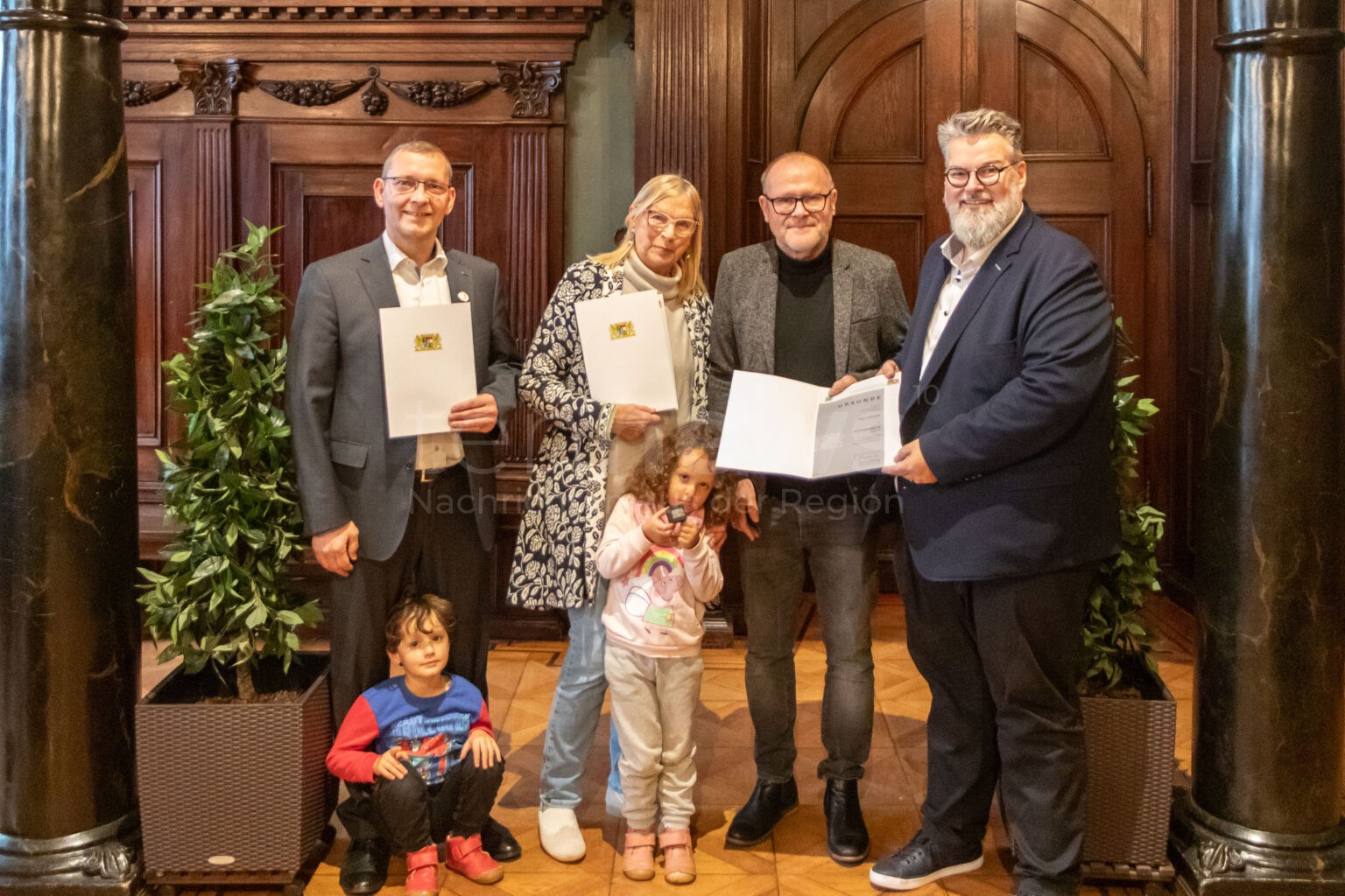 Naturschutz-Helden geehrt: 65 Jahre geballtes Engagement - tennews PASSAU - 🌿 Drei Naturschutz-Helden geehrt! Gudrun Dentler, Ulrich Wetzl und Paul Kastner erhalten Staatsauszeichnung für jahrzehntelanges Engagement! 🏆