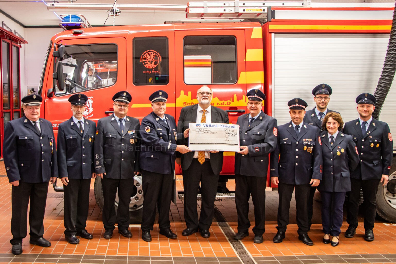 Ehrliche Feuerwehr gibt 5.000 Euro zurück: "Aller Ehren wert" - Geld geht an gemeinnützige Vereine! - tennews PASSAU - 💰 Feuerwehr gibt 5.000 Euro Zuschuss zurück! Ehrlicher Umgang mit städtischen Mitteln - Geld geht an Vereine! 🚒