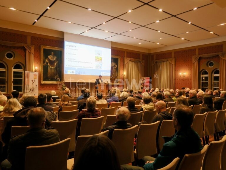 PFAFFENHOFEN AN DER ILM - ♨ 100 Bürger beim Wärmepumpen-Infoabend am Dienstag (04.11.2025)! Förderung bis 70 Prozent möglich! 🏠