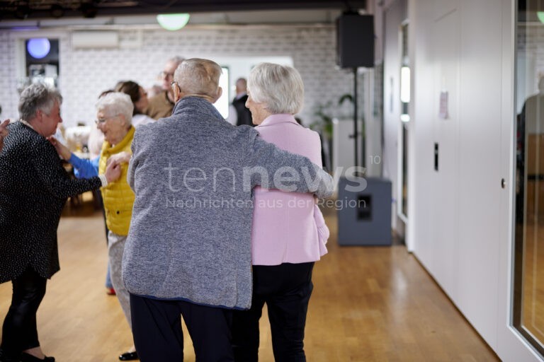 BAMBERG - 💃 Seniorentanz am Mittwoch (12.11.2025) im Tanzstudio Stein! Anmeldung nur am Montag (10.11.2025) von 8 bis 12 Uhr! ☕