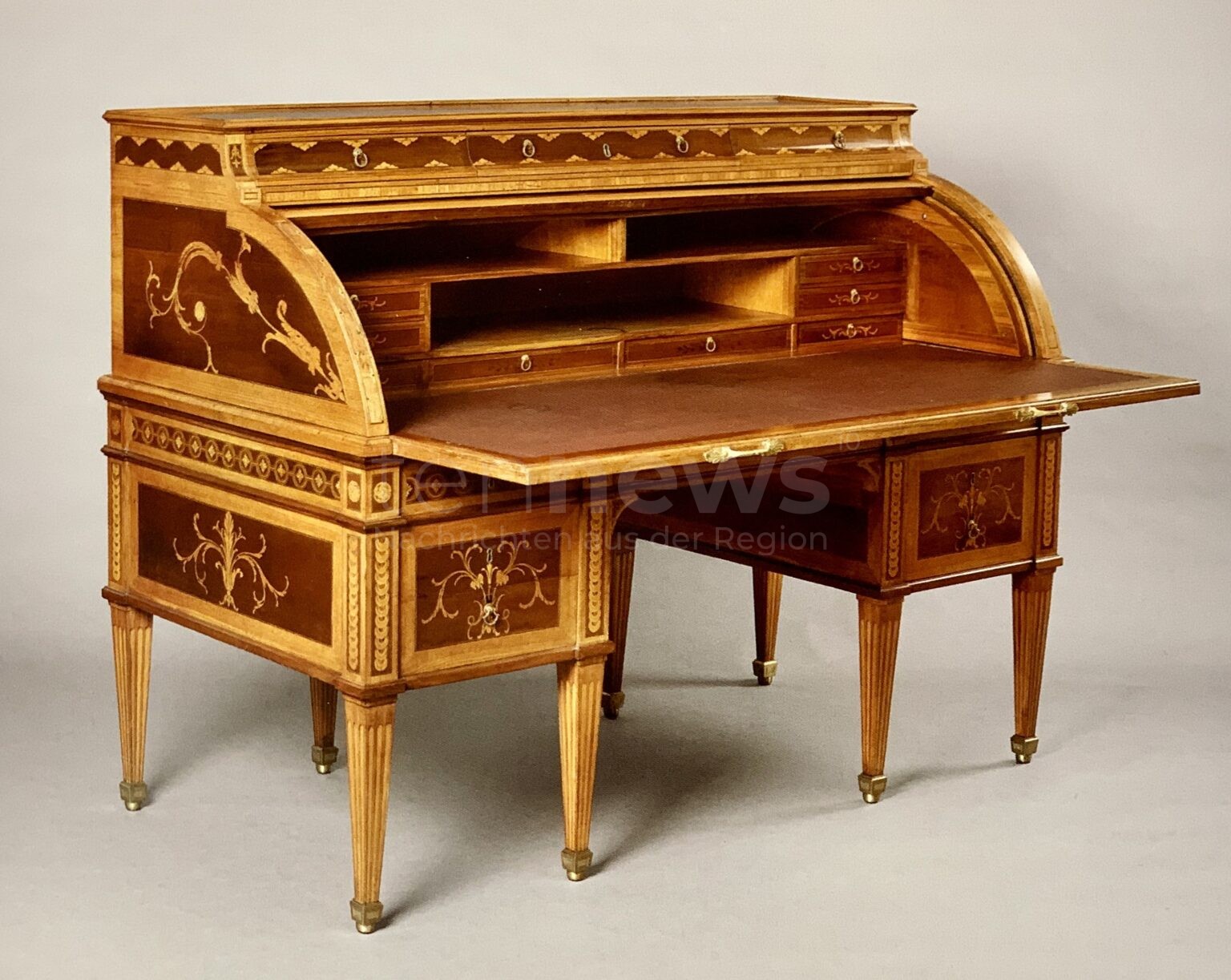 Kunstsnack zur Mittagszeit: Erlesene Schreibmöbel mit technischer Raffinesse - tennews BAMBERG - 🎨 Kunstsnack am Dienstag (11.11.2025) zur Mittagszeit! Erlesene Schreibmöbel mit technischer Raffinesse in der Neuen Residenz! ✍️