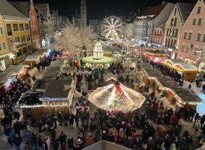 PFAFFENHOFEN AN DER ILM - 🎄 Wichtelzeit startet am Donnerstag (27.11.2025)! Christkindlmarkt bis 23. Dezember - Engelsspiel und Musikfeuerwerk! ✨