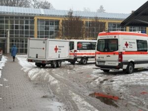 NEUBURG AN DER DONAU - 🚑 Schüler versprüht am Montag (24.11.2025) Pfefferspray während Pause. Sechs Schüler verletzt. Rettungshubschrauber im Einsatz! 💨