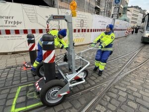 AUGSBURG - 🎄 Poller-Chaos am Christkindlesmarkt! Sperren müssen seit Montag (24.11.2025) 64 Mal / Stunde bewegt werden - Sicherheitskräfte im Dauereinsatz! 🚋