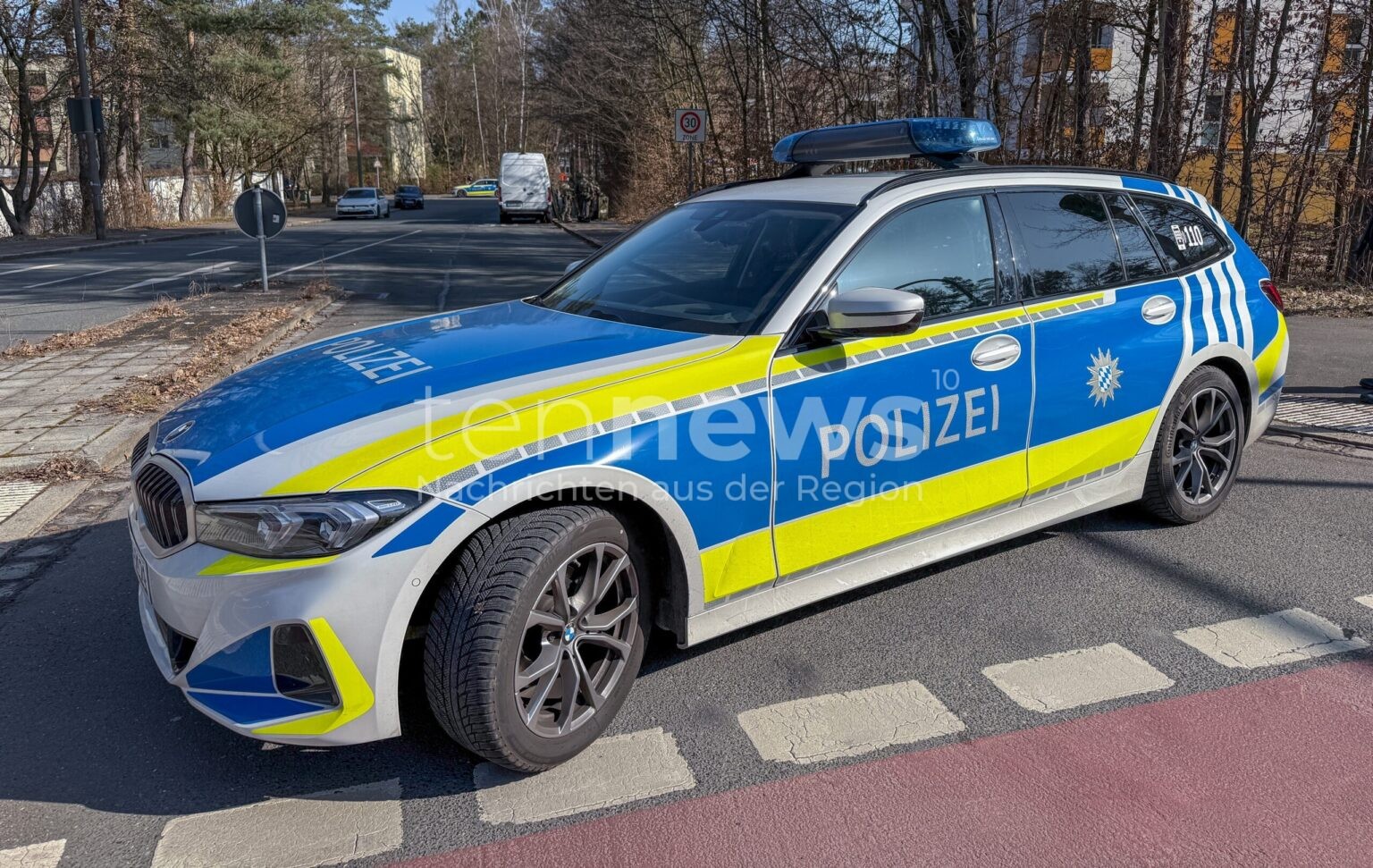 Bombendrohung in Kirche: Polizei durchsucht Gotteshaus mit Sprengstoffhund! - tennews AICHACH - 💣 Bombendrohung am Sonntag (16.11.2025) in Maria-Himmelfahrts-Kirche! Polizei durchsucht mit Sprengstoffhund - Entwarnung! 🚔