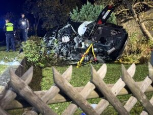 THEILENHOFEN-DORNHAUSEN - 🚒 Horrorunfall am Freitagabend (07.11.2025). 17-Jähriger am Steuer fuhr Rennen gegen sich selbst! Zwei Personen schwer verletzt.💥